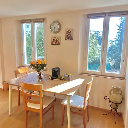 Great Flat! 10 Minute Walk From Train Station And Palais Apartment